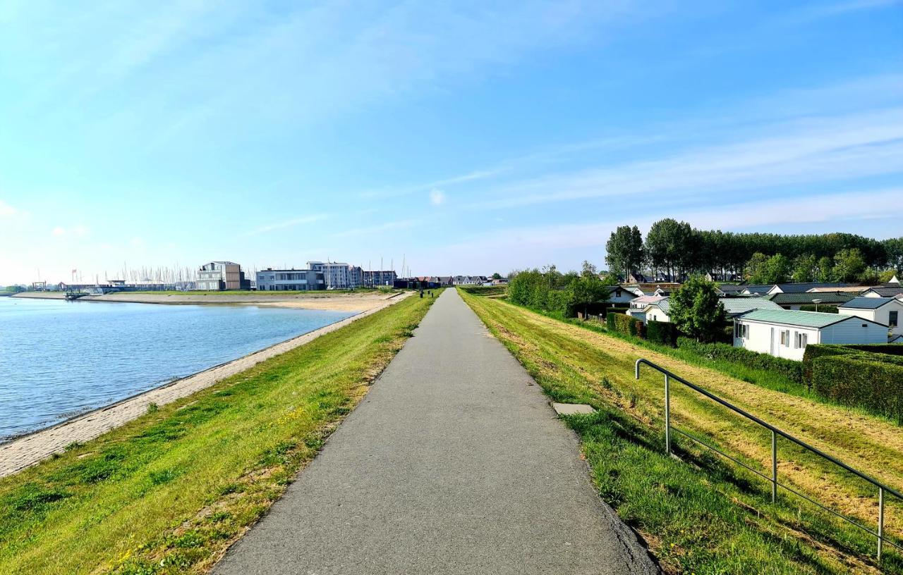 De Corner Van Zeeland Met Jacuzzi Sint Annaland Dış mekan fotoğraf