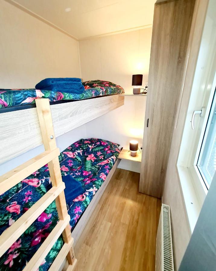 De Corner Van Zeeland Met Jacuzzi Sint Annaland Dış mekan fotoğraf