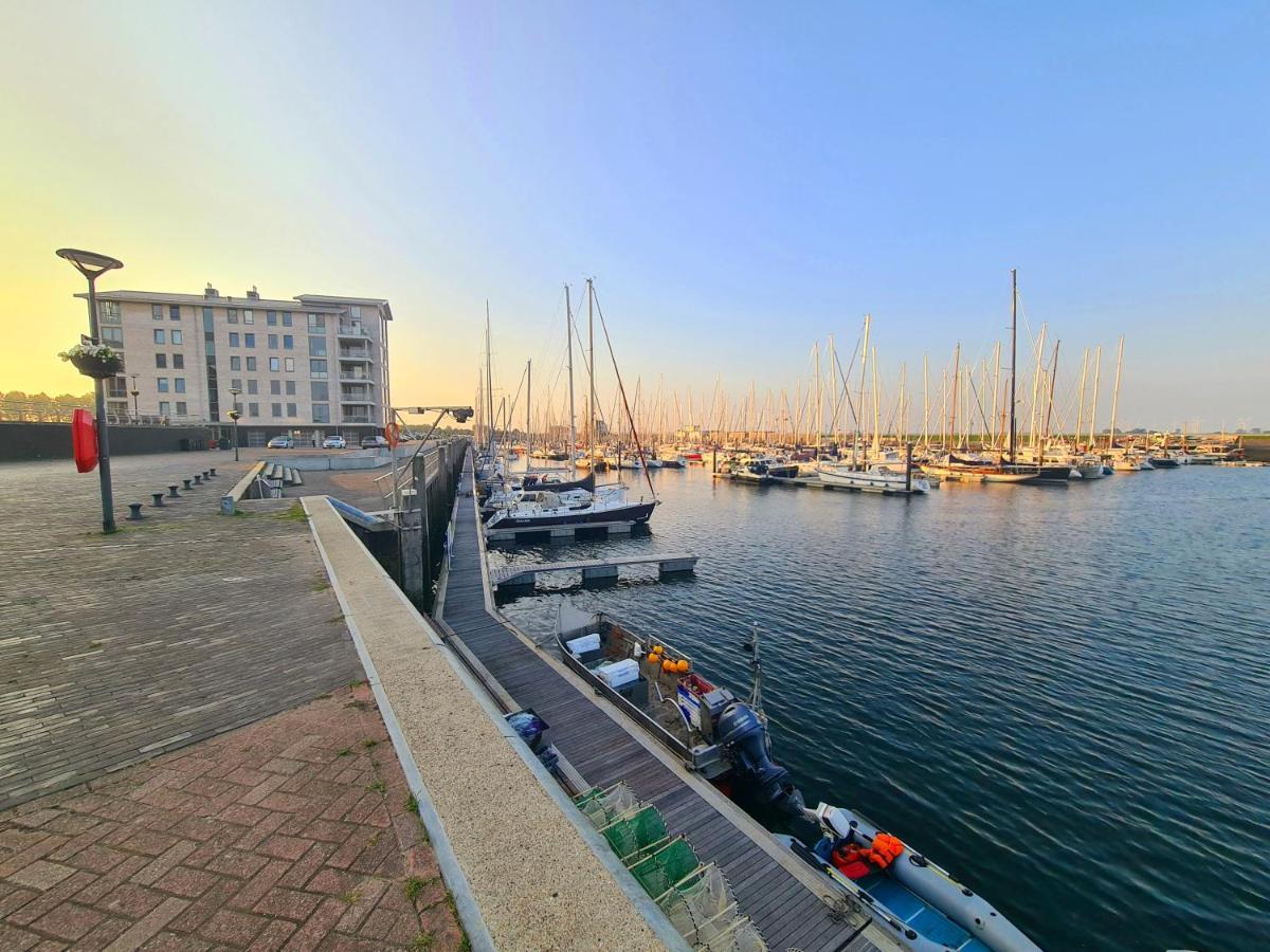 De Corner Van Zeeland Met Jacuzzi Sint Annaland Dış mekan fotoğraf