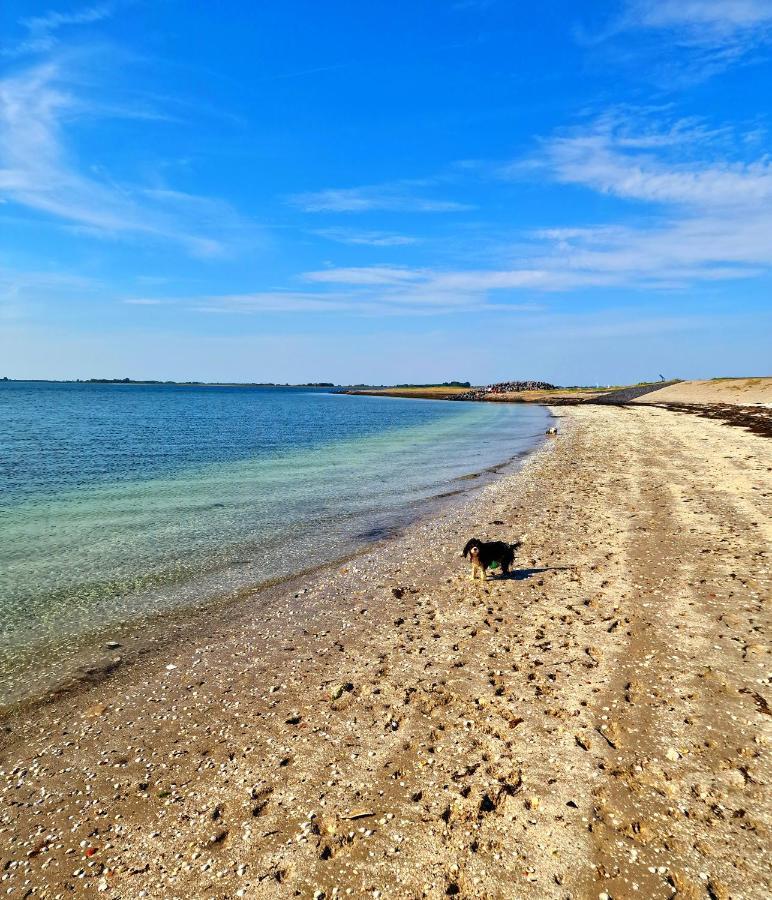 De Corner Van Zeeland Met Jacuzzi Sint Annaland Dış mekan fotoğraf