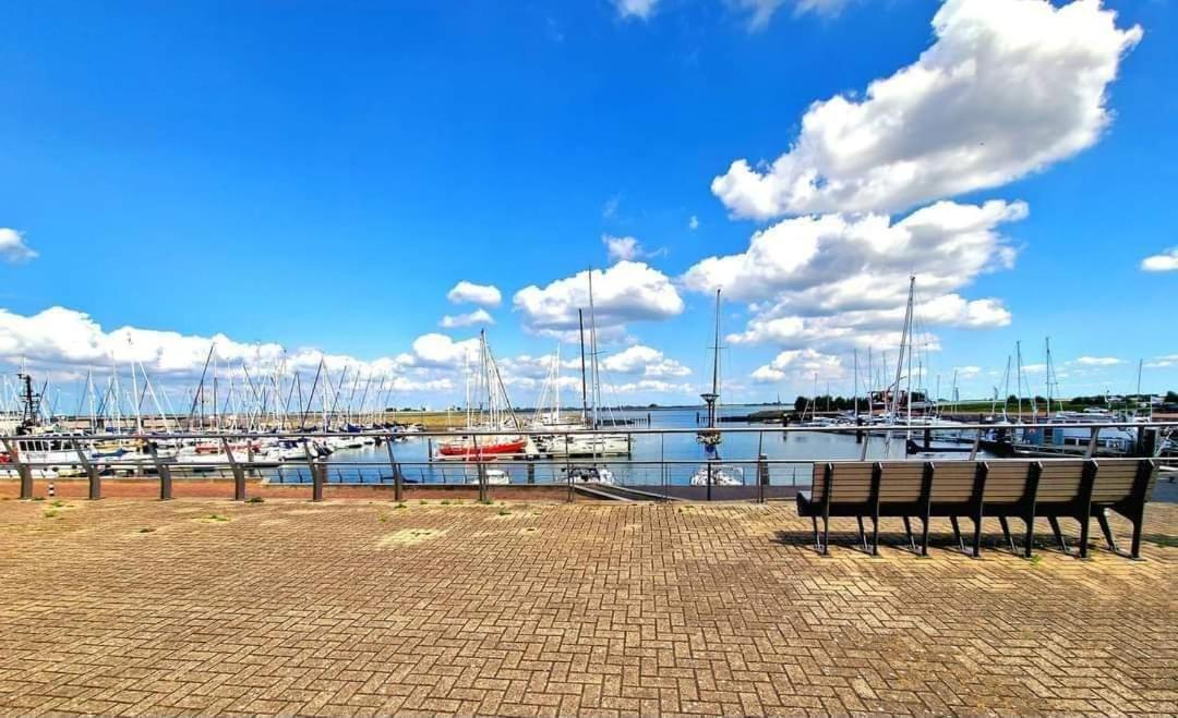 De Corner Van Zeeland Met Jacuzzi Sint Annaland Dış mekan fotoğraf