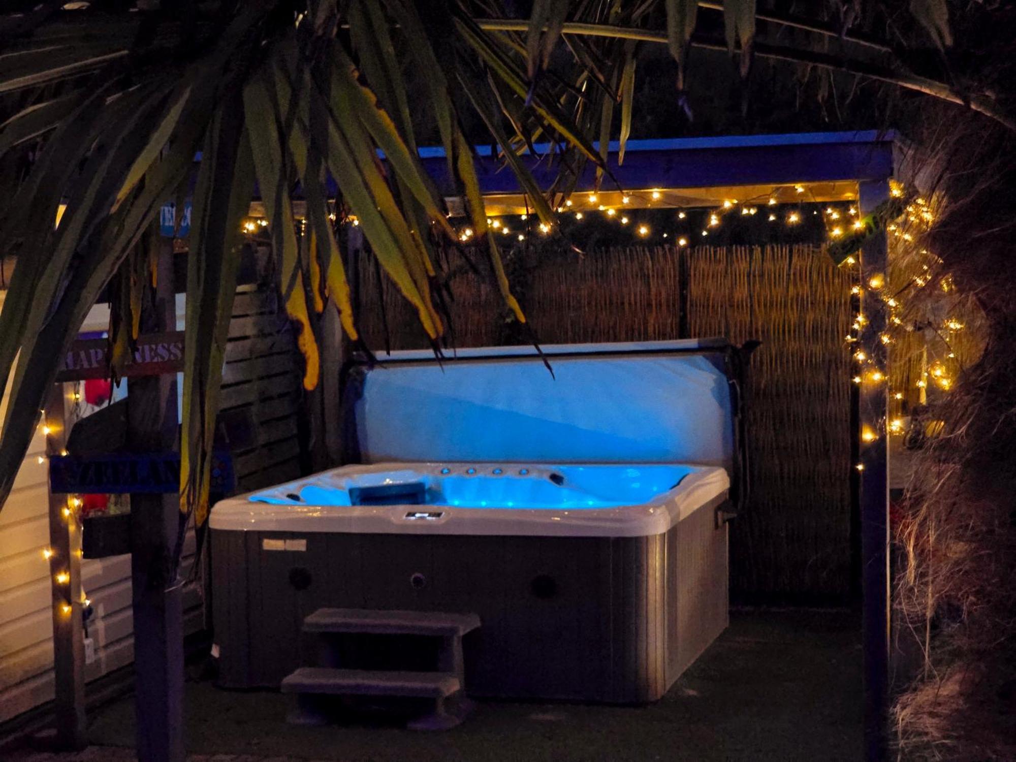 De Corner Van Zeeland Met Jacuzzi Sint Annaland Dış mekan fotoğraf